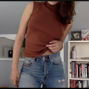 Sleeveless turtleneck!!